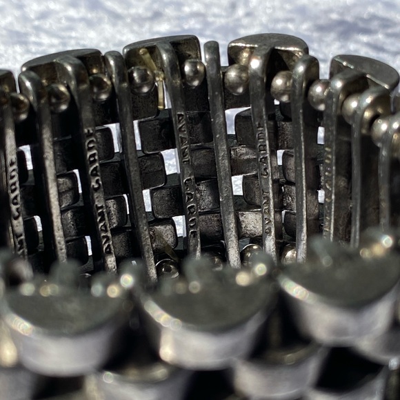 Avant Garde Paris Chunky Wide Linked Stretchy Silver Tone Bracelet - Picture 4 of 16